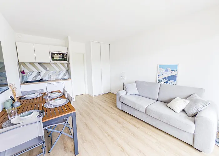 Διαμέρισμα Horizon Piscine, Clim Wifi Parking Cosy 3min De L'etang Prosconciergerie *